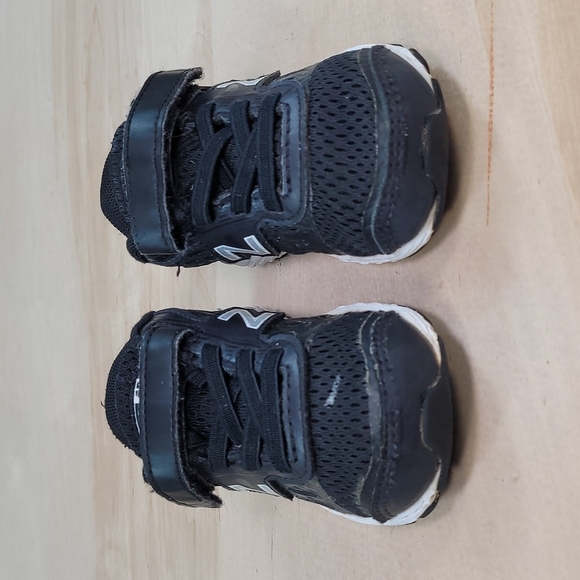 New Balance 680v5 TechRide Black/White Toddler Running Shoes - Picture 4 of 10